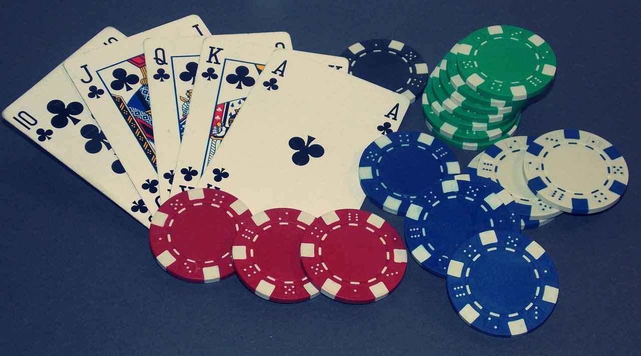 Filipino player celebrating a big win on phwin 365 mobile casino